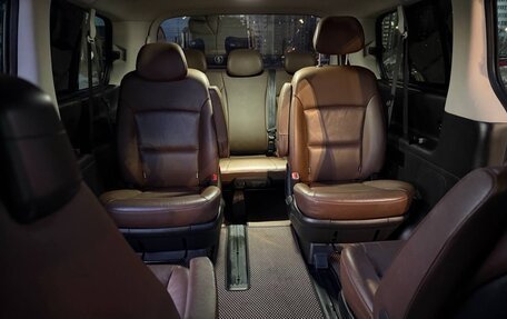 Hyundai Grand Starex Grand Starex I рестайлинг 2, 2019 год, 3 920 000 рублей, 16 фотография