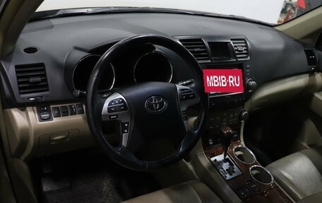 Toyota Highlander III, 2011 год, 1 814 000 рублей, 8 фотография