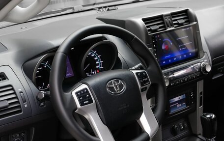 Toyota Land Cruiser Prado 150 рестайлинг 2, 2011 год, 2 769 000 рублей, 10 фотография