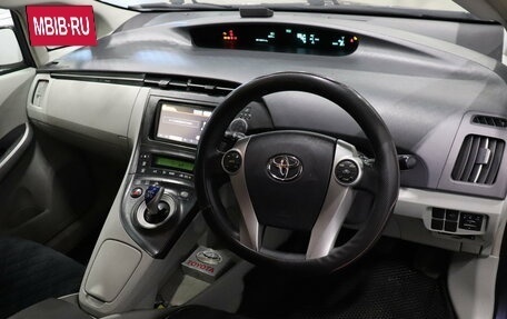 Toyota Prius, 2011 год, 1 045 000 рублей, 5 фотография