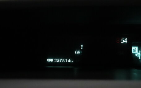 Toyota Prius, 2011 год, 1 045 000 рублей, 8 фотография