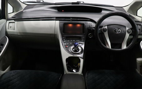 Toyota Prius, 2011 год, 1 045 000 рублей, 6 фотография