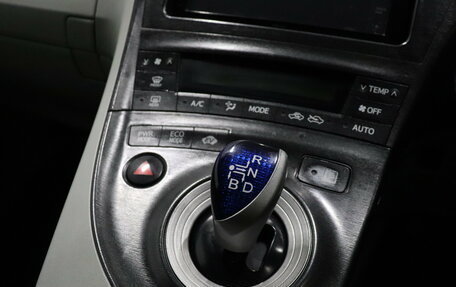 Toyota Prius, 2011 год, 1 045 000 рублей, 10 фотография