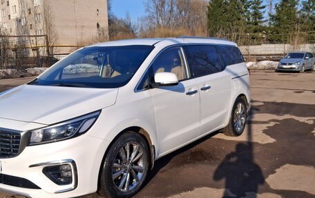 KIA Carnival III, 2018 год, 3 200 000 рублей, 2 фотография