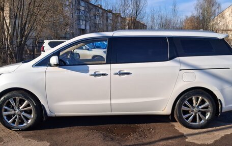KIA Carnival III, 2018 год, 3 200 000 рублей, 3 фотография