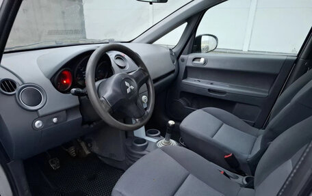 Mitsubishi Colt VI рестайлинг, 2004 год, 240 000 рублей, 9 фотография