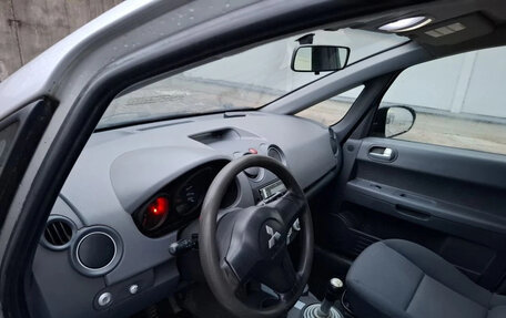 Mitsubishi Colt VI рестайлинг, 2004 год, 240 000 рублей, 10 фотография