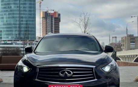 Infiniti QX70, 2015 год, 2 790 000 рублей, 9 фотография