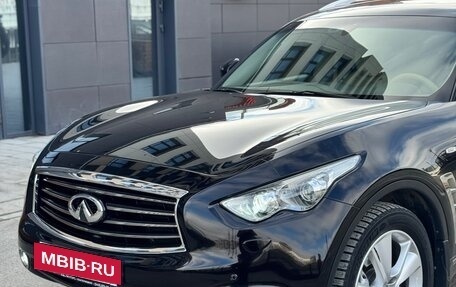 Infiniti QX70, 2015 год, 2 790 000 рублей, 11 фотография