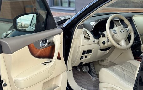 Infiniti QX70, 2015 год, 2 790 000 рублей, 21 фотография