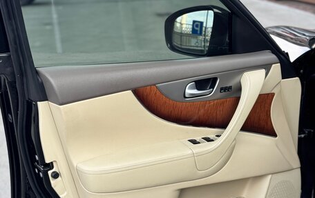 Infiniti QX70, 2015 год, 2 790 000 рублей, 18 фотография