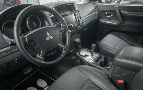 Mitsubishi Pajero IV, 2015 год, 2 498 000 рублей, 11 фотография
