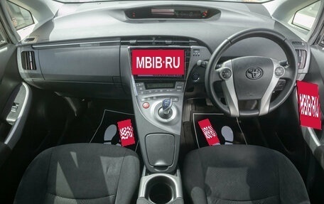 Toyota Prius, 2014 год, 1 145 000 рублей, 16 фотография