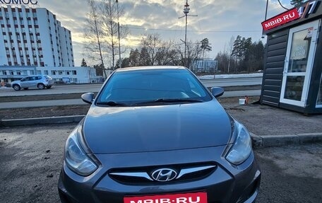 Hyundai Solaris II рестайлинг, 2013 год, 595 000 рублей, 1 фотография