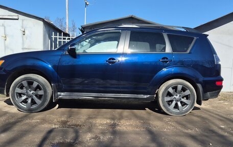 Mitsubishi Outlander III рестайлинг 3, 2011 год, 1 585 000 рублей, 15 фотография