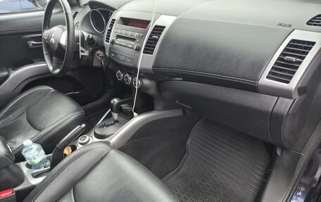 Mitsubishi Outlander III рестайлинг 3, 2011 год, 1 585 000 рублей, 27 фотография