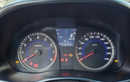 Hyundai Solaris II рестайлинг, 2013 год, 595 000 рублей, 10 фотография