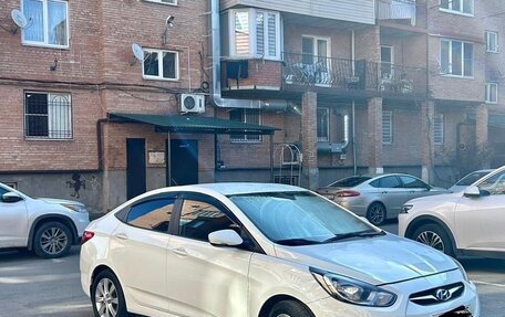 Hyundai Solaris II рестайлинг, 2012 год, 870 000 рублей, 4 фотография