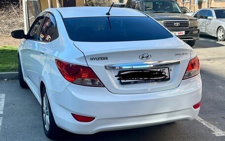 Hyundai Solaris II рестайлинг, 2012 год, 870 000 рублей, 2 фотография