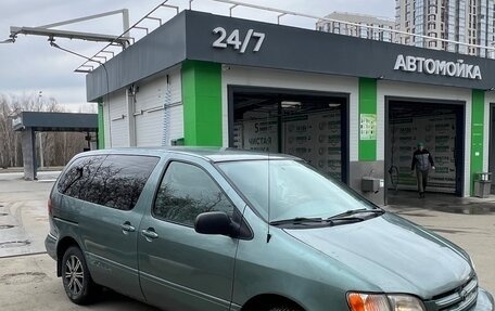 Toyota Sienna I, 2000 год, 580 000 рублей, 2 фотография