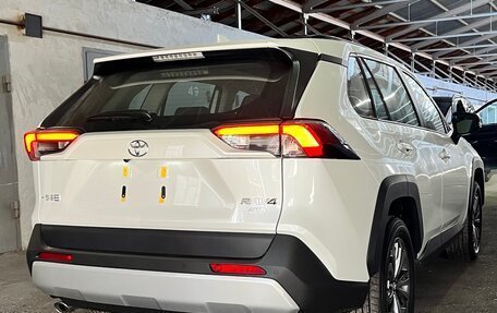 Toyota RAV4, 2024 год, 4 200 000 рублей, 2 фотография