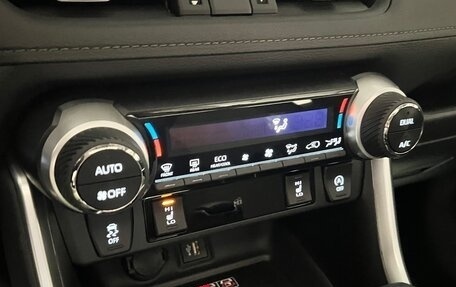 Toyota RAV4, 2024 год, 4 200 000 рублей, 14 фотография