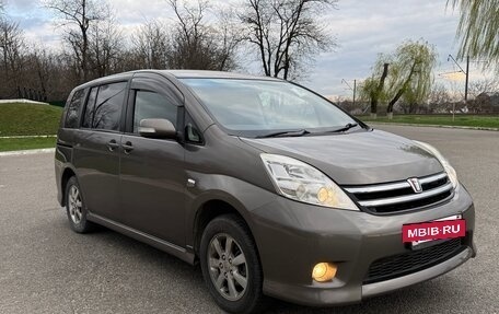 Toyota ISis I, 2009 год, 895 000 рублей, 2 фотография