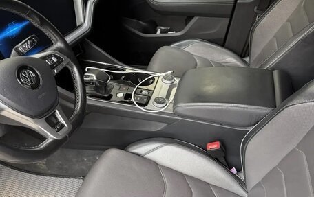 Volkswagen Touareg III, 2020 год, 4 600 000 рублей, 5 фотография