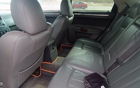 Chrysler 300C II, 2005 год, 1 150 000 рублей, 11 фотография