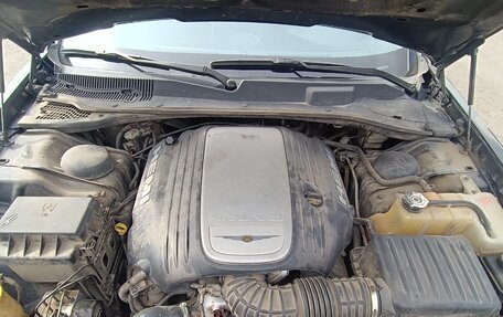 Chrysler 300C II, 2005 год, 1 150 000 рублей, 12 фотография