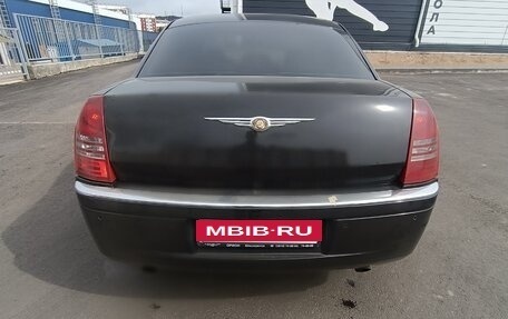 Chrysler 300C II, 2005 год, 1 150 000 рублей, 7 фотография