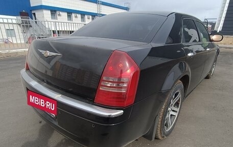 Chrysler 300C II, 2005 год, 1 150 000 рублей, 8 фотография