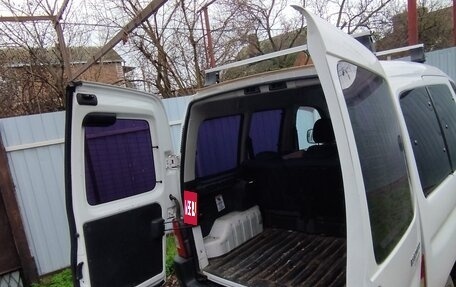 Peugeot Partner II рестайлинг 2, 2011 год, 400 000 рублей, 9 фотография