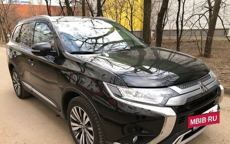 Mitsubishi Outlander III рестайлинг 3, 2021 год, 2 599 000 рублей, 2 фотография