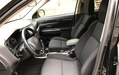 Mitsubishi Outlander III рестайлинг 3, 2021 год, 2 599 000 рублей, 7 фотография