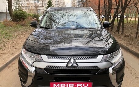 Mitsubishi Outlander III рестайлинг 3, 2021 год, 2 599 000 рублей, 5 фотография