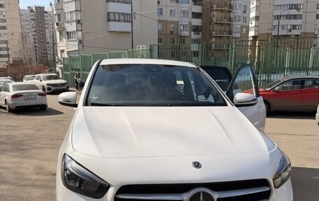 Mercedes-Benz B-Класс, 2020 год, 2 350 000 рублей, 2 фотография