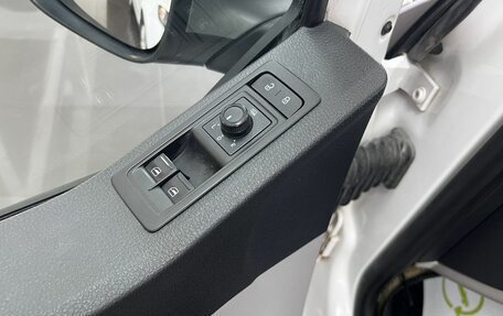 Volkswagen Transporter T6 рестайлинг, 2019 год, 1 995 000 рублей, 12 фотография