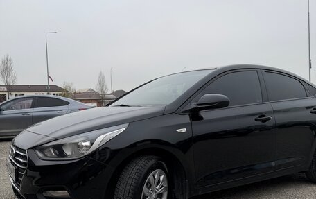 Hyundai Solaris II рестайлинг, 2017 год, 950 000 рублей, 1 фотография