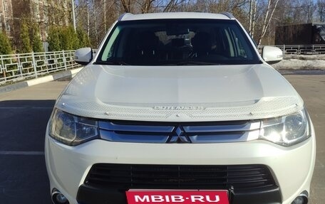Mitsubishi Outlander III рестайлинг 3, 2014 год, 1 430 000 рублей, 1 фотография