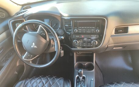 Mitsubishi Outlander III рестайлинг 3, 2014 год, 1 430 000 рублей, 6 фотография