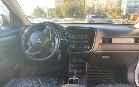 Mitsubishi Outlander III рестайлинг 3, 2014 год, 1 430 000 рублей, 7 фотография
