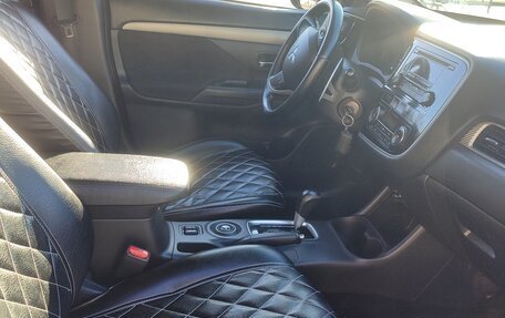 Mitsubishi Outlander III рестайлинг 3, 2014 год, 1 430 000 рублей, 8 фотография