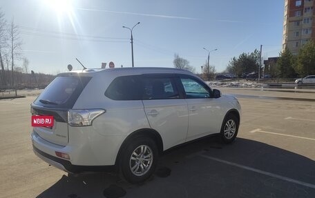 Mitsubishi Outlander III рестайлинг 3, 2014 год, 1 430 000 рублей, 10 фотография