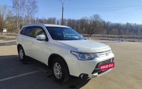Mitsubishi Outlander III рестайлинг 3, 2014 год, 1 430 000 рублей, 11 фотография