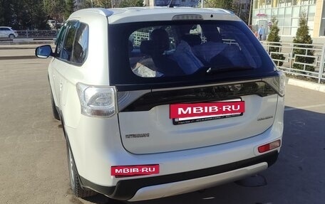 Mitsubishi Outlander III рестайлинг 3, 2014 год, 1 430 000 рублей, 3 фотография