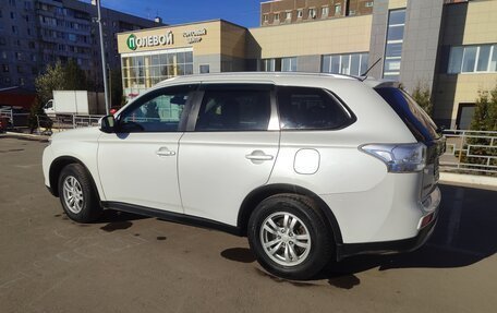 Mitsubishi Outlander III рестайлинг 3, 2014 год, 1 430 000 рублей, 14 фотография