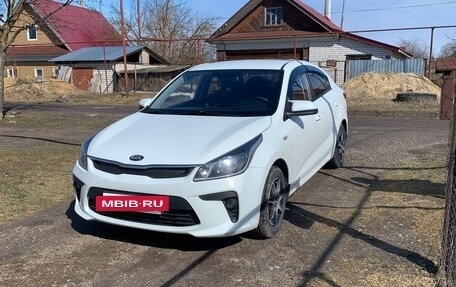 KIA Rio IV, 2018 год, 1 250 000 рублей, 2 фотография