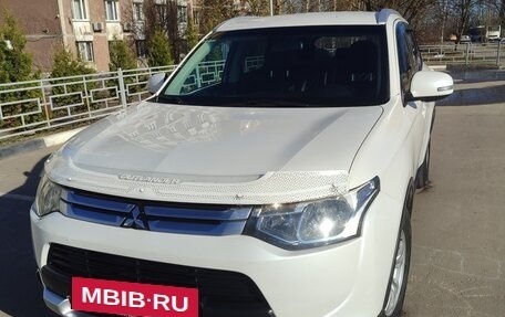 Mitsubishi Outlander III рестайлинг 3, 2014 год, 1 430 000 рублей, 13 фотография