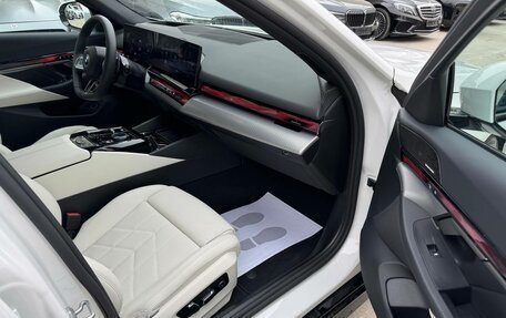 BMW 5 серия, 2025 год, 7 280 000 рублей, 32 фотография